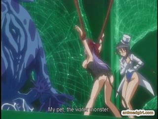 Betrapt anime krijgt squeezed haar bigtits en bips geboord door tentakels