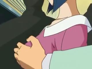 Nádherný bábika bol skrutkované v verejnosť v anime